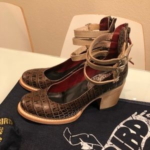 Freebird by Steven Randi shoes size 7 color stone/croco